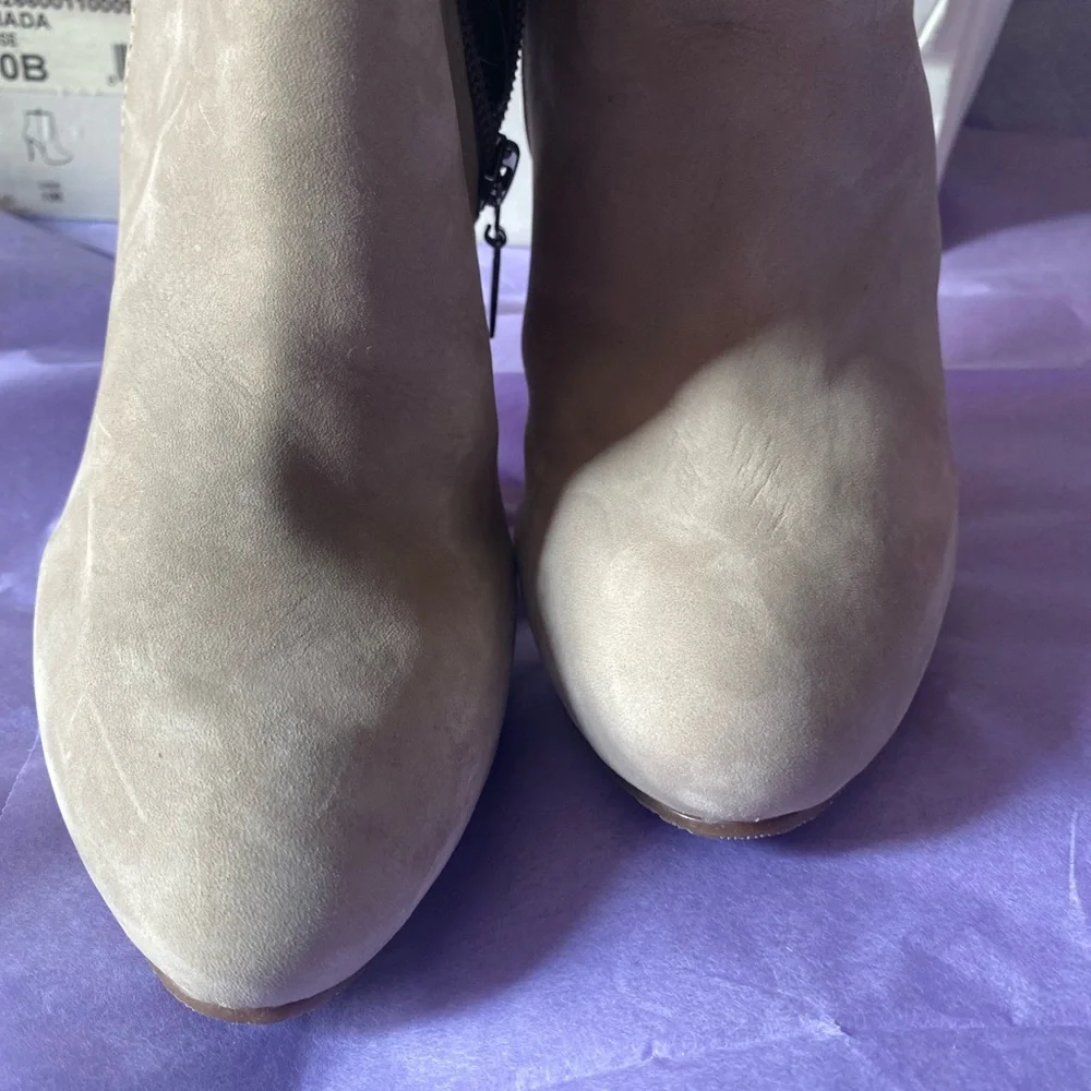 NWT schutz booties